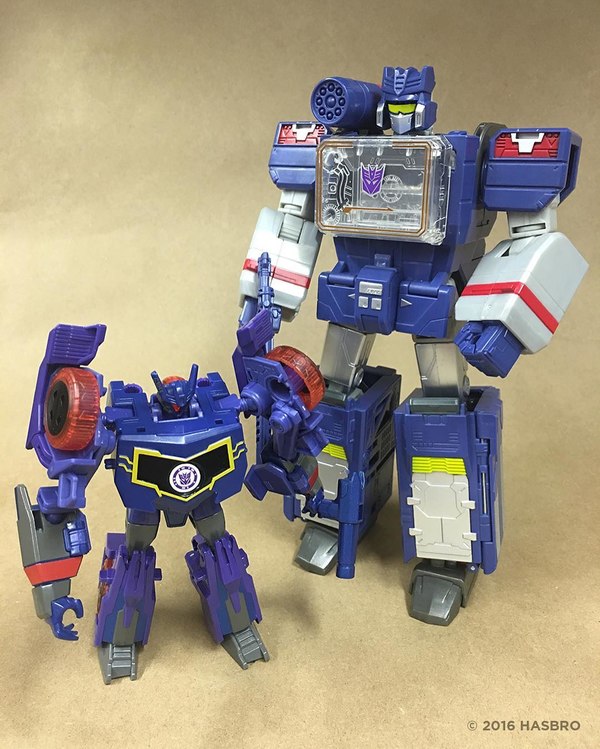 Robots In Disguise Warrior Class Soundwave Meets His Generations Counterpart  (2 of 2)